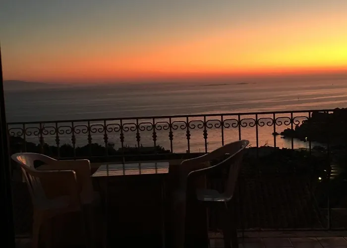 Girasole Sul Mare, Centre Sea View , Dishwasher, Air Conditioning, Wifi Fibra , Garage 圣特雷莎加卢拉